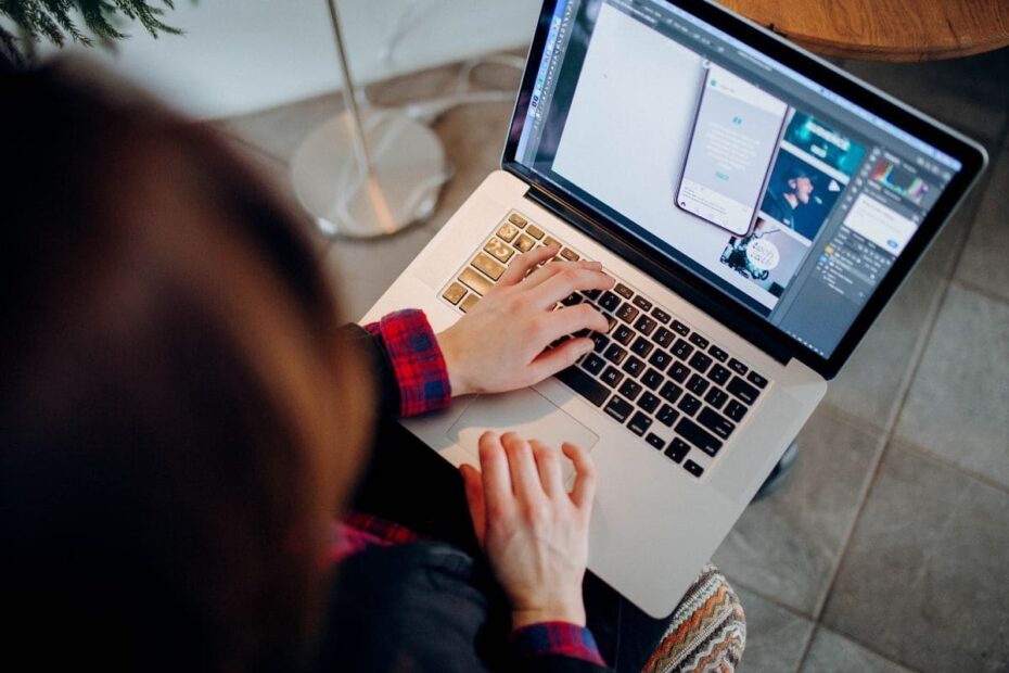 O Adobe Photoshop 2025 chegou com tudo e está sendo considerado uma das maiores atualizações da história do software. Com foco em inteligência artificial, automação e fluxo de trabalho mais intuitivo, essa versão promete revolucionar a forma como profissionais criam, editam e finalizam imagens