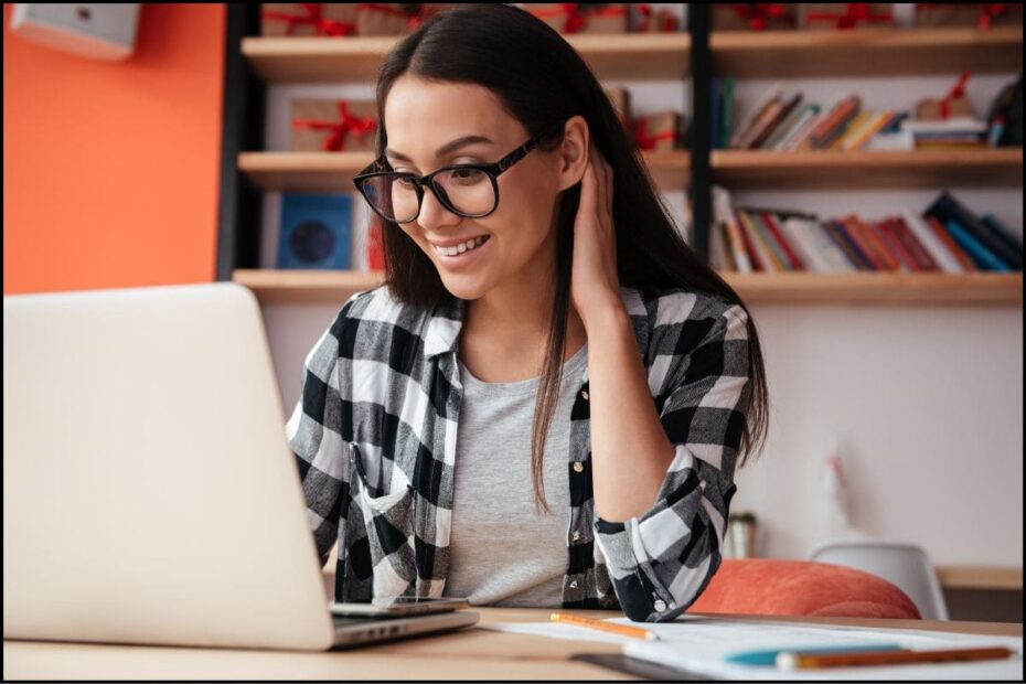 Se você é designer gráfico, ilustrador ou tem habilidades em edição de imagem, sabia que pode transformar seu talento em uma fonte consistente de renda extra? Uma vez que, devido ao aumento da demanda por conteúdo digital e soluções criativas, há diversas plataformas esperando por profissionais como você.